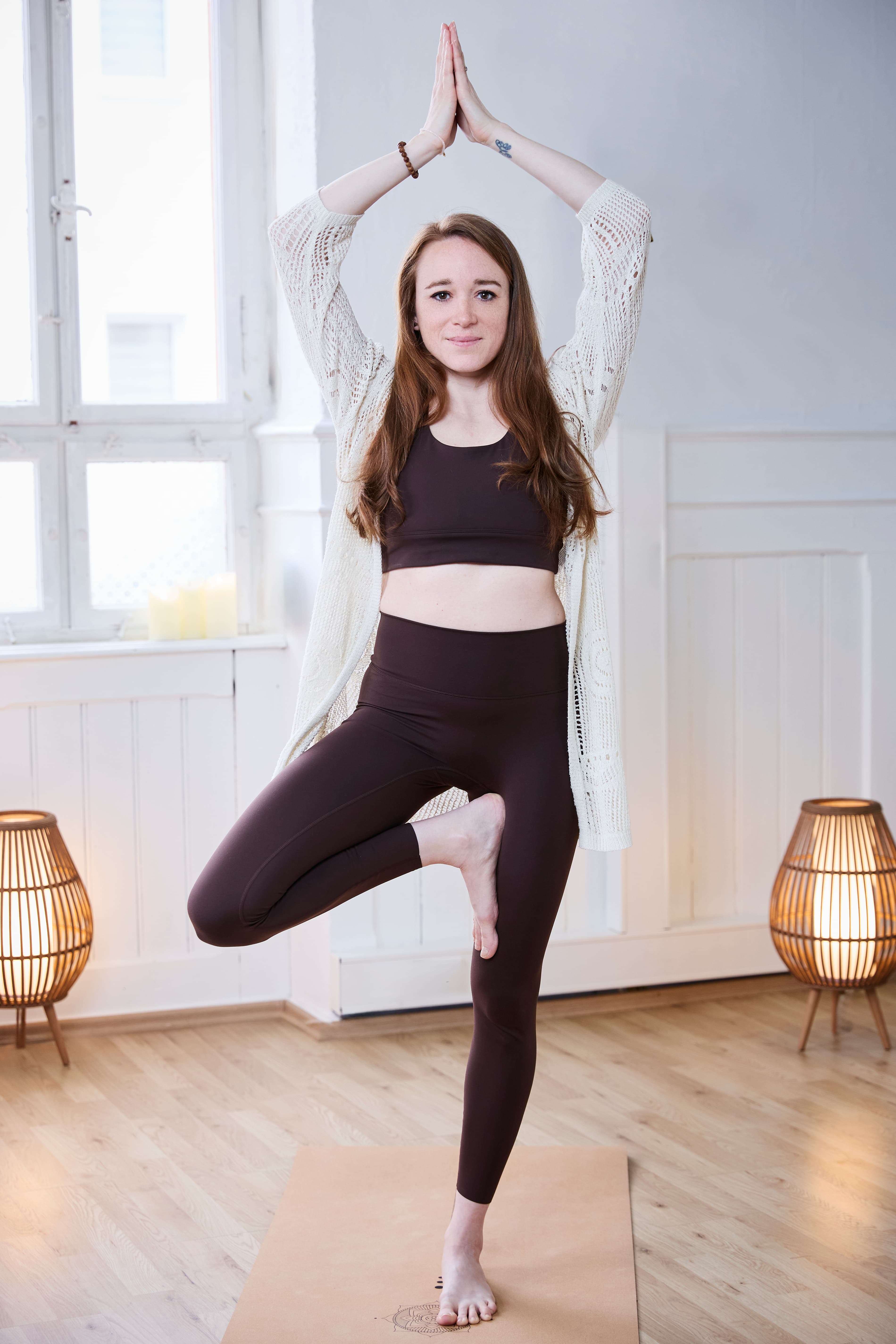 Steffi in der Baumpose